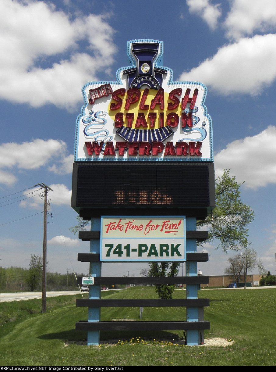 Joliet's Splash Station Waterpark Sign